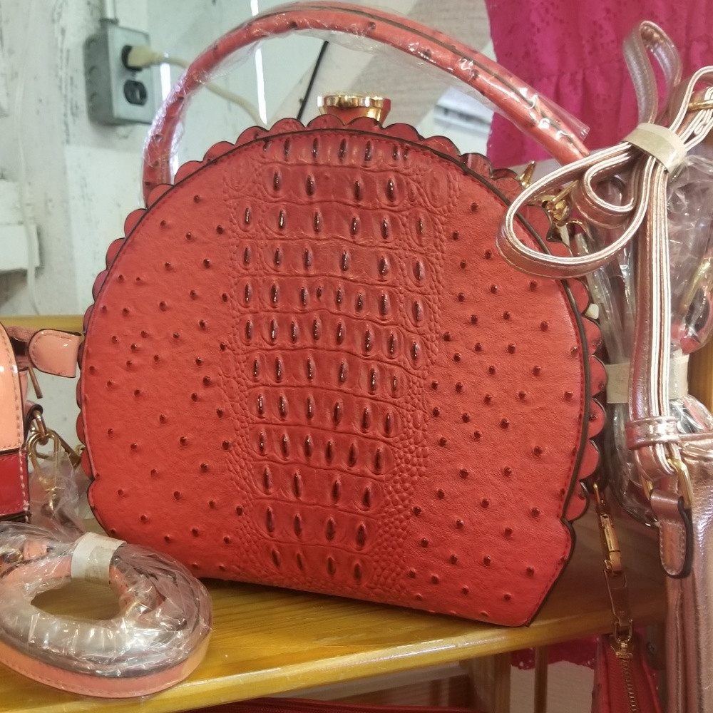 Red shell purse
